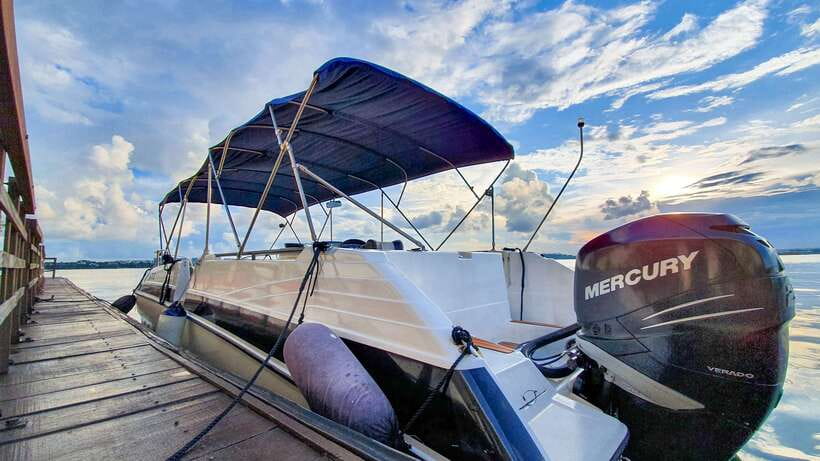 Singapore: Guided Boat Tour and Kelong Fish Farm Visit - Meeting the boat at The Quarterdeck