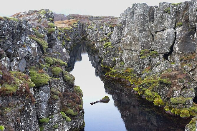 Small Group Golden Circle with Kerid Crater & Tomato Farm Visit - Þingvellir: plates, parliament, and open ground