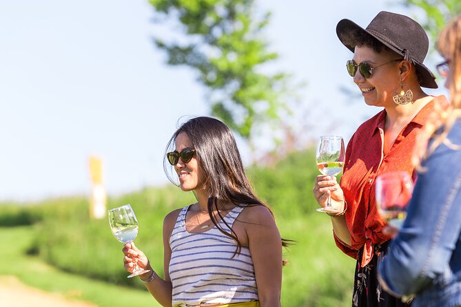 Small-Group Vineyard and Orchard Tour with Wine Tasting in Muscoda - Walking among the vines with four wines