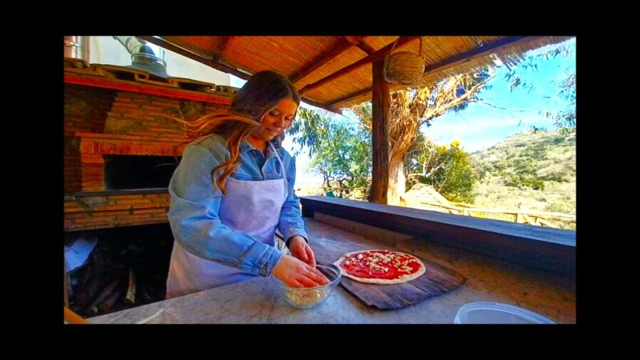 Sorrento Farm Experience: Pizza, Cheese, Wine & More - Citrus flavors in a Sorrento lemon grove