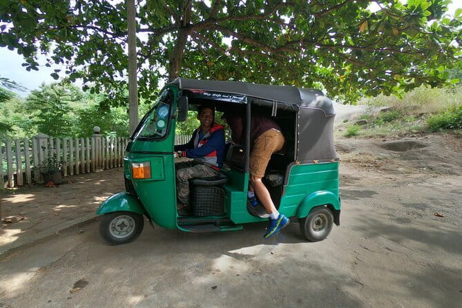 Sri Lanka All Inclusive Day Tour: Hiking & Activities Farmers Village Kandy - Two hours in Knuckles Conservation Forest