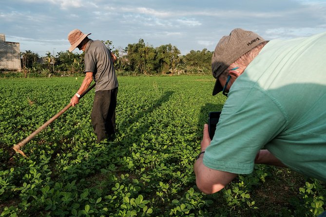 Sunset photo tour with the farmers - Photographing farmers at work