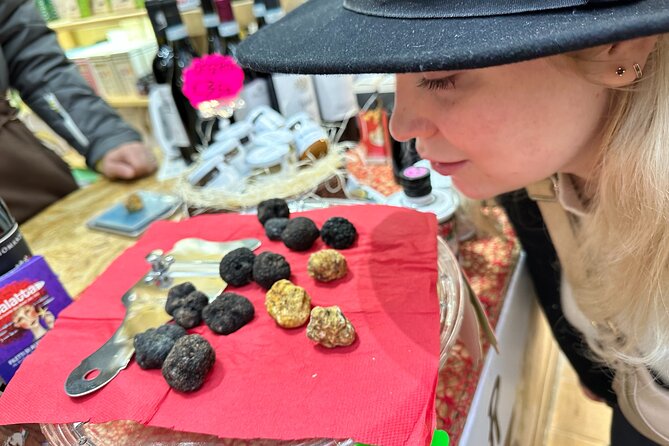 Tasty Trionfale Farmers Market Food Tour and Local Wines Tasting - The Passetto di Borgo and the papal escape route