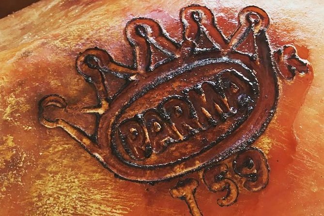 Tour Parmigiano Reggiano dairy and Parma ham - Guide quality and the human side of the visit