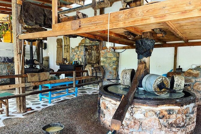 Traditional Olive Oil Making at Spiridi Olive Oil Farm - Crete - From crushed olives to a manual wooden press