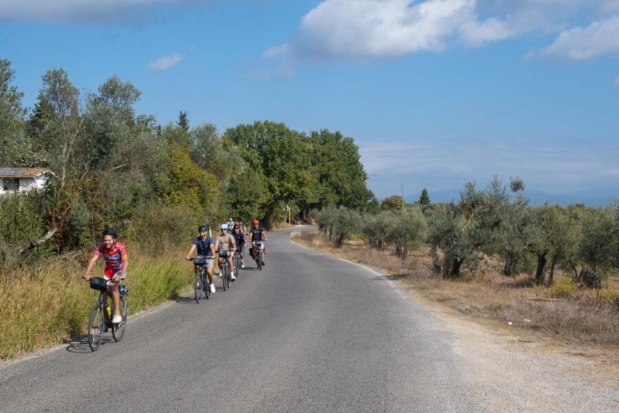 Tuscany Hills Bike Tour with Lunch at farm and Wine Tasting - The return ride and mostly downhill finish