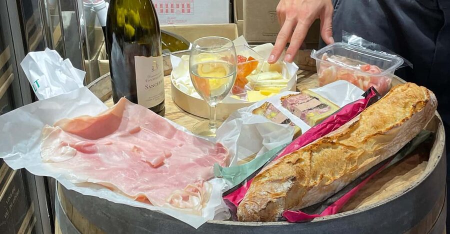 Versailles: Local & small-group Farmers' Market Food Tour - Walking through the Saint-Louis quarter