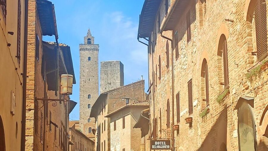 Visit Siena and San Gimignano with lunch at a family farm - Who should book this Siena and San Gimignano tour?