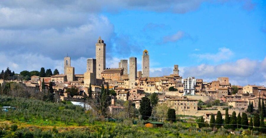 Visit Siena and San Gimignano with lunch at a family farm - A family farm lunch in the Chianti hills