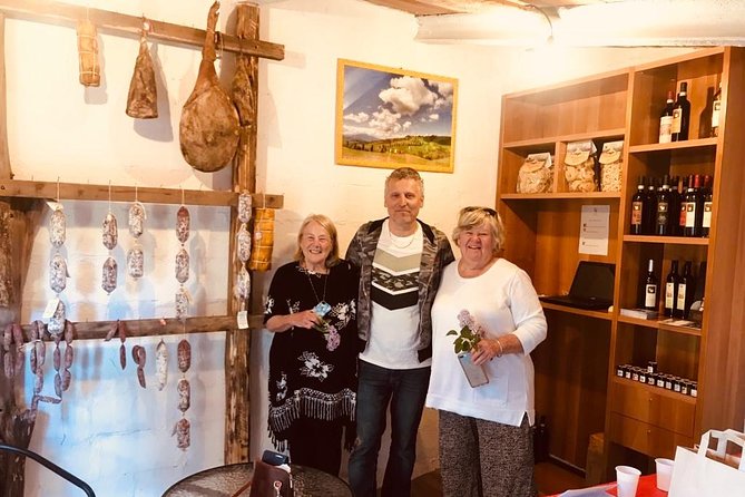 Visit to the Cinta Senese farm in Montepulciano - The walk through vineyards, olives, and gardens