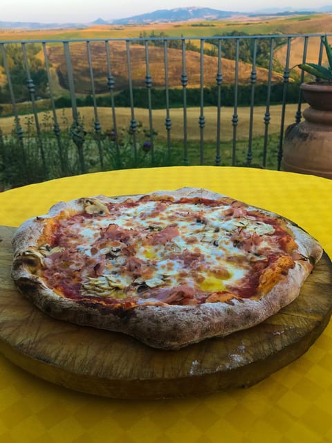 Volterra: Pizza Cooking Class in a tuscan farmhouse - A farmhouse class, not a city cooking demonstration