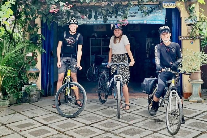 Yogyakarta Cycling Tour Around the Villages and Fish Farm - Starting at Izzati Jogjatour