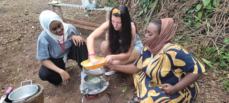 Zanzibar: Spice Farm Tour with Traditional Cooking Lesson - Seeing cinnamon, vanilla, cloves, and pepper alive