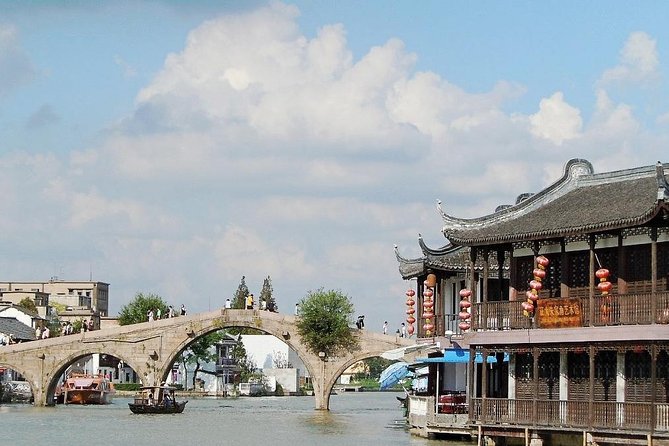 Zhujiajiao Water Town Private Tour with Local Farm Visit and Fruit Picking - Reaching Zhujiajiao from Shanghai
